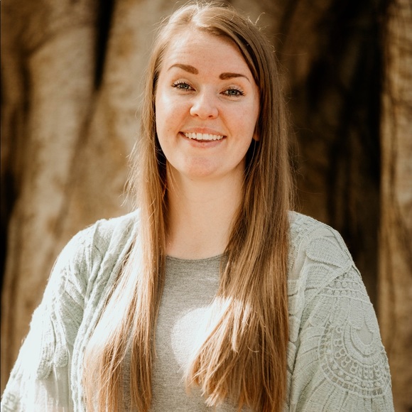 Meet your Posher, Lauryn - Picture 1 of 5